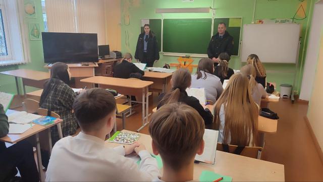 Шаг к профессии милиционера: профориентационная встреча с сотрудниками РОВД