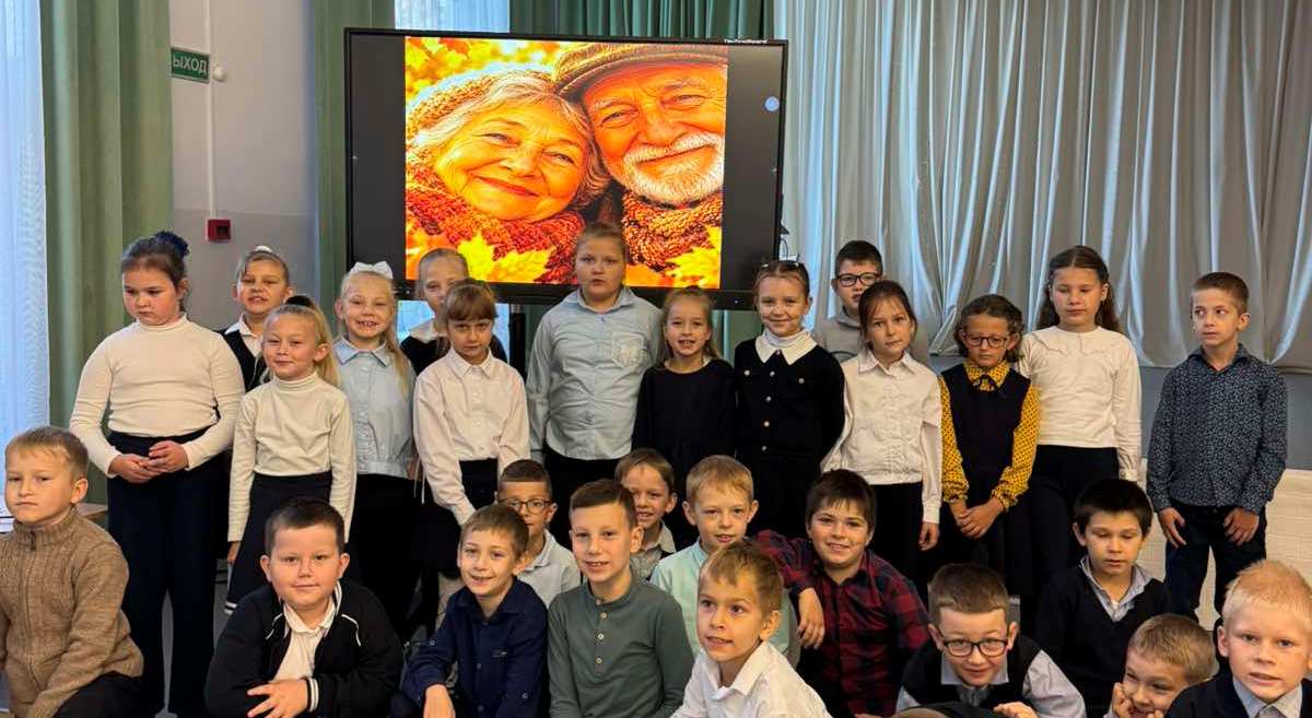 «Этот возраст золотой»: во 2-х классах прошел тематический информационный час